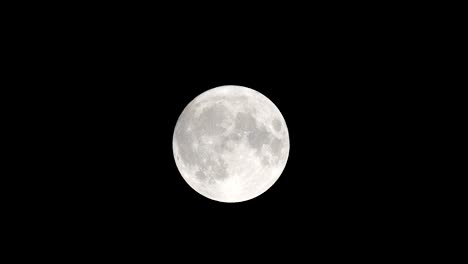 Luna-Llena-en-el-oscuro-cielo-nocturno-de-septiembre.-La-luna-está-viajando-de-izquierda-a-derecha.