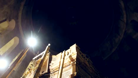 Aedicula-in-the-Church-of-Holy-Sepulchre,-place-believed-to-be-Christs-tomb.-Aedicula-is-encircled-by-so-called-Rotunda.