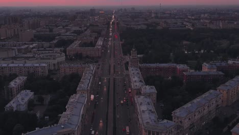 Hyperlapse-Luftaufnahme-von-Autos,-die-sich-um-die-Kreuzung-bewegen