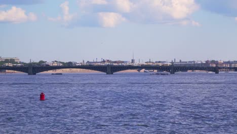 Trinity-Brücke-in-St.-Petersburg