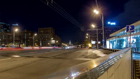 Kfz-Verkehr-auf-Kutuzov-Allee-Timelapse-Hyperlapse-in-Moskau