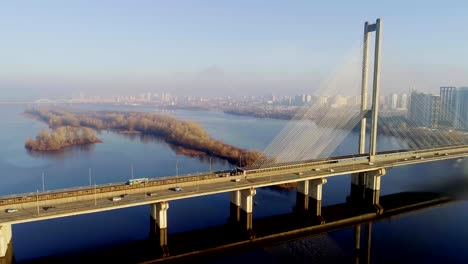 Luftbild-von-der-Südbrücke.-Luftbild-von-Süden-u-Bahn-Kabelbrücke.-Kiew,-Ukraine.