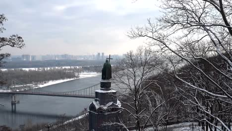 St.-Vladimir-in-Kiev-in-the-Winter.-View-of-the-Monument