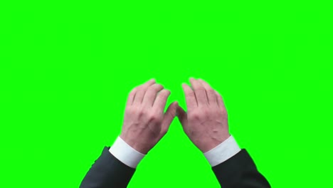 Mann-auf-Green-Screen-tippen