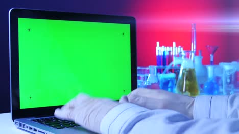 Laptop-with-a-Green-Screen-in-the-Laboratory