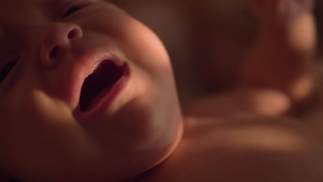 Babymädchen-von-drei-Monaten-weint