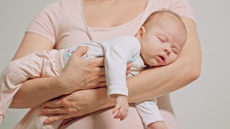 Baby-in-Mothers-Arms-Falling-Asleep