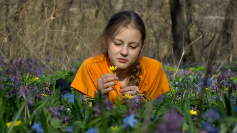 Little-girl-lying-on-the-grass