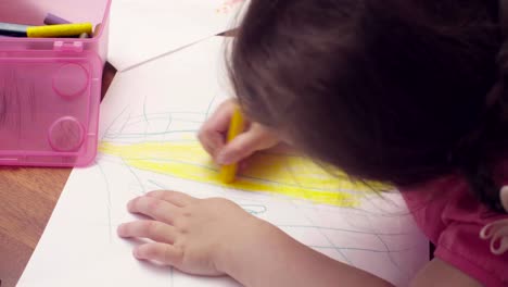 Little-girl-drawing-at-a-table