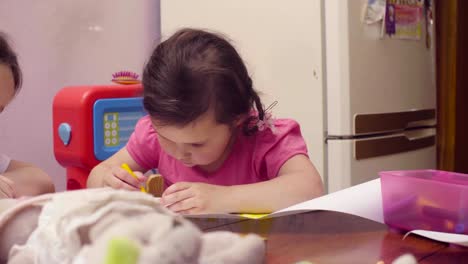 Two-little-girls-drawing-at-a-table