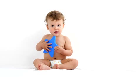 Portrait-of-an-adorable-baby-sitting-up-wearing-a-diaper.