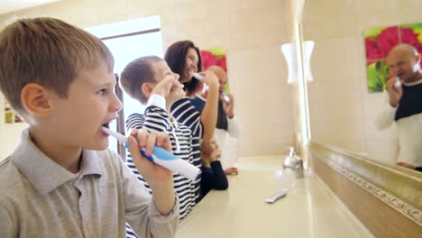 family-brushing-their-teeth-in-the-bathroom