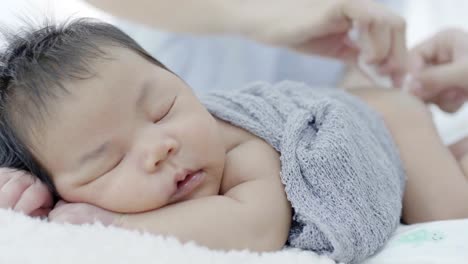 4K-Slow-motion-shot-of-Asian-parents-take-care-newborn-baby