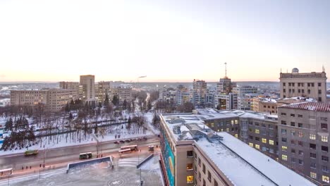 Ciudad-de-Kharkiv-desde-arriba-de-día-a-noche-timelapse.-Ucrania