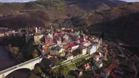 Burg-Loket-in-Tschechien---Luftbild