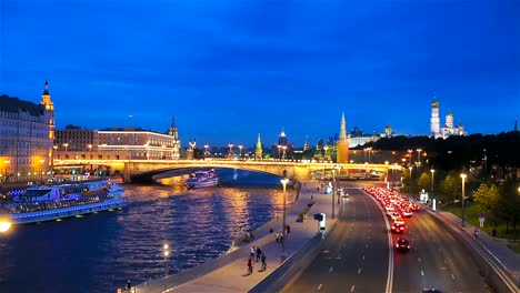 Panoramablick-auf-Moskau-Wahrzeichen-während-des-Sonnenuntergangs-vom-Zarjadje-Park