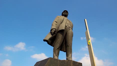 Lenin-Square-Statue-Donetsk-Ukraine---3