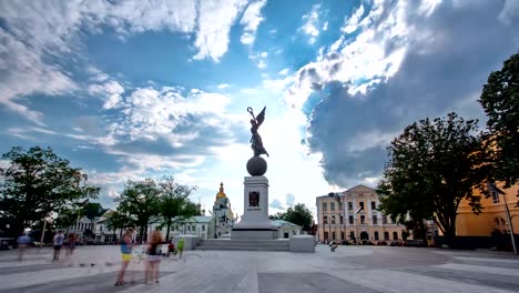 Plaza-de-la-Constitución-timelapse-hyperlapse-en-el-centro-de-la-ciudad-de-Kharkov