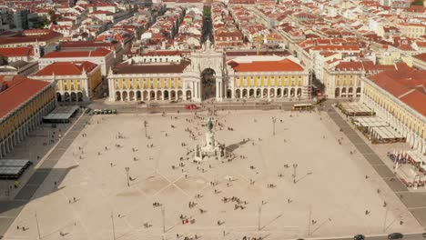 Luftaufnahme-der-berühmten-Praca-do-Comercio