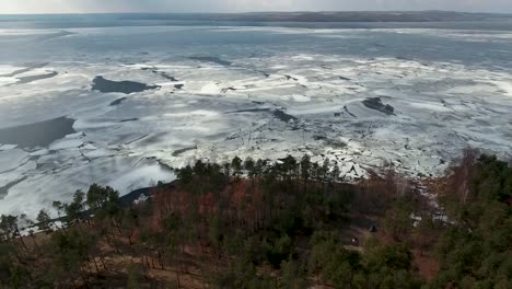 Fotografía-aérea-del-río-Dniéper-a-vista-de-pájaro.