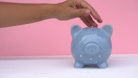 Piggy-bank,-savings-concept