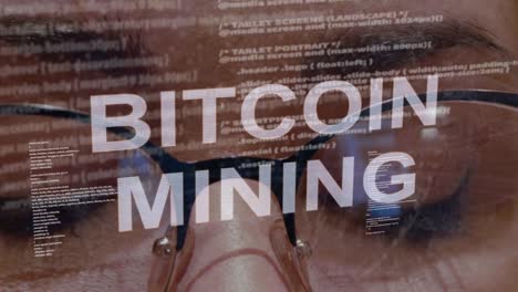 Bitcoin-minería-de-texto-en-el-fondo-de-la-mujer-desarrollador