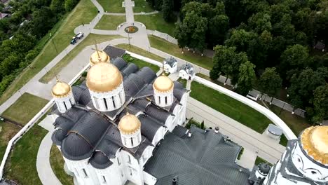 Catedral-de-la-Dormición-en-la-ciudad-rusa-de-Vladimir