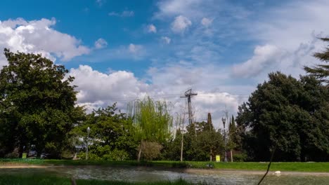 Sommertag-in-Barcelona,-Seilbahn-vorbei