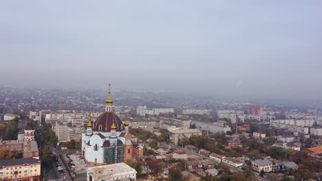 Smog-en-la-ciudad.-Se-puede-ver-el-humo-de-las-chimeneas.