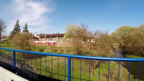 Brücke-über-die-Flusshüttensiedlung