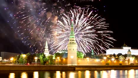 Fuegos-artificiales-sobre-el-Kremlin-de-Moscú,-Rusia