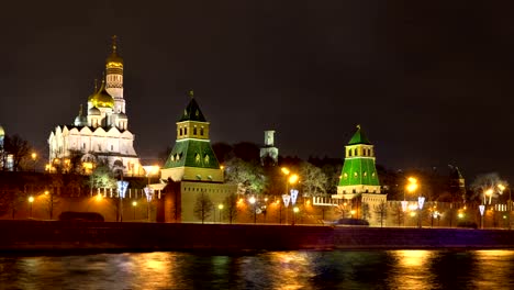 Panoramic-overview-of-downtown-Moscow-with-Kremlin-at-night-time