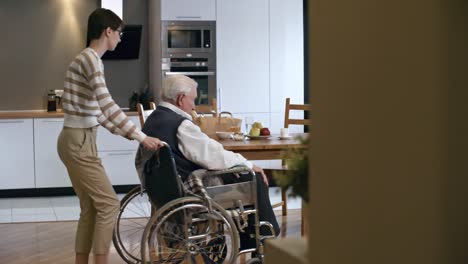 Female-Caregiver-Giving-Breakfast-to-Elderly-Man