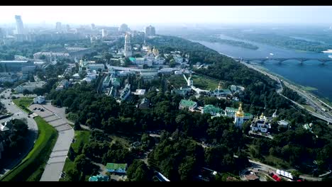 Aerial-view-on-the-Kiev-Pechersk-Lavra.-Green-and-beautiful-center-of-Kiev,-Ukraine