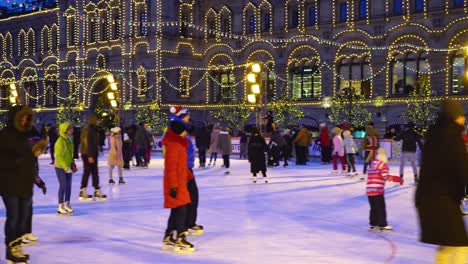 Plaza-Roja,-Moscú,-Rusia.-Skate-de-gente-en-la-pista