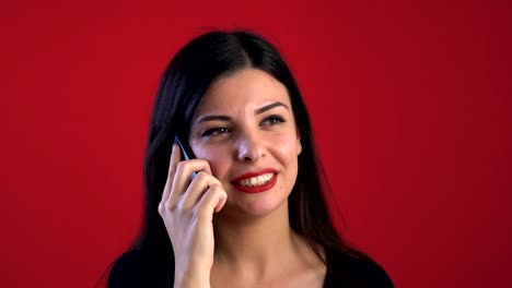 Hermosa-mujer-joven-con-smartphone