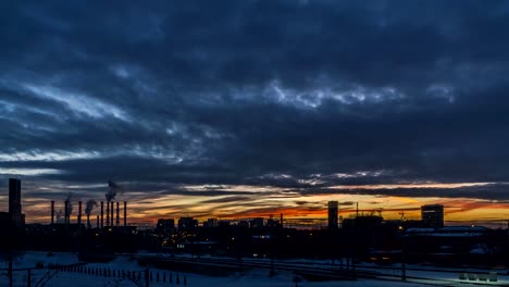 laufen,-Sonnenuntergang-und-die-Skyline-der-Stadt;-Zeitraffer