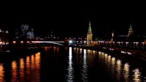 Timelapse-Nacht-Moskau,-Fluss-und-Kreml