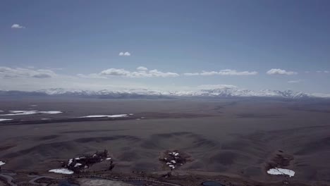 Altai-Gebirge.-Highland-Landschaft.-Russland.-Sibirien.-Flug-am-Quadrocopter.-Ansicht-von-oben