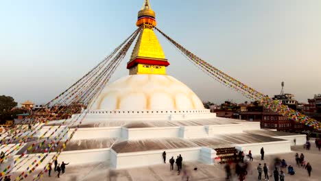 Pilger-zu-Fuß-rund-um-Boudhanath-Stupa-Timelapse,-Kathmandu,-Nepal