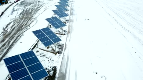 Alternative-energy-solar-power-plant-in-the-winter.