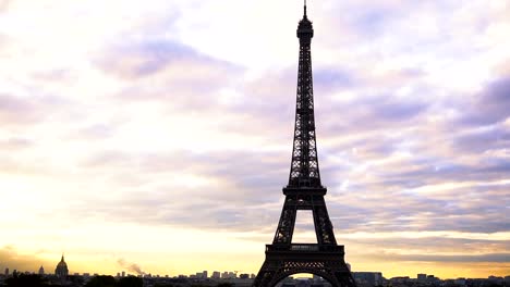 Eiffel-Tower-with-cloudscape-background