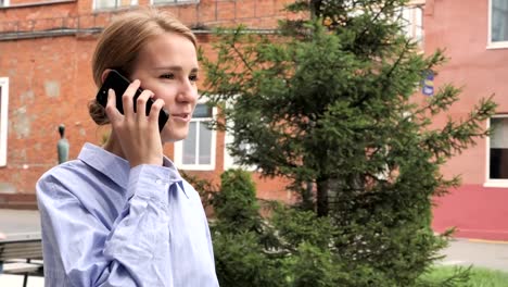 Walking-Woman-Talking-on-Phone