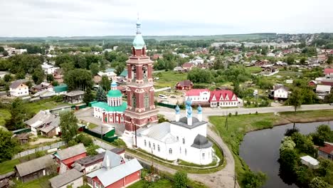 Paisaje-pintoresco-de-Ruso-Ciudad-de-Yuryev-Polsky-en-Río-Koloksha