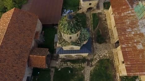 Architecture-of-ancient-medieval-Bagrati-Cathedral-in-Kutaisi,-famous-landmark