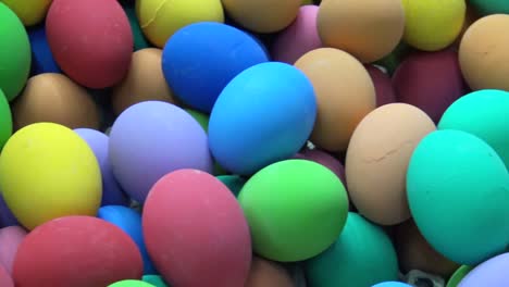 Pile-of-Painted-Colorful-Easter-Eggs-in-market