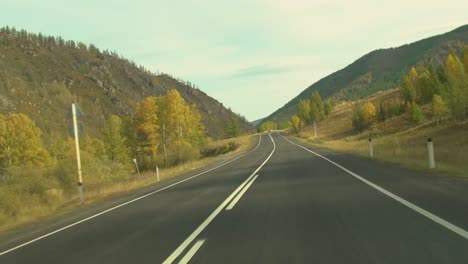 Smooth-asphalt-road-in-the-mountains