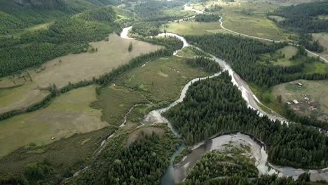 Río-de-montaña.-agua-corriente-rápida.-Rusia-Altai