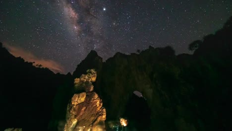 Milky-Way-over-the-cliff-of-Mersing,-Johor.