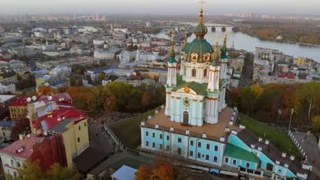 Iglesia-de-San-Andrés-en-el-Descenso-de-San-Andrés,-Kiev